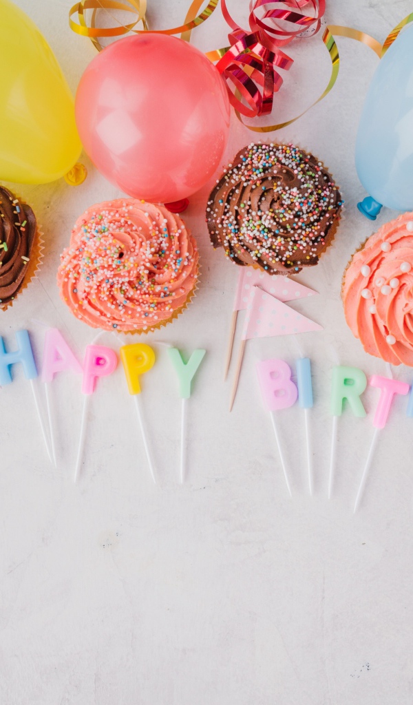 Шарики, сладости и свечи на День рождения 