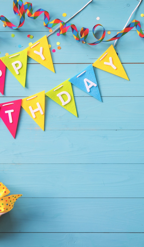 Флажки из бумаги и подарки на День Рождения