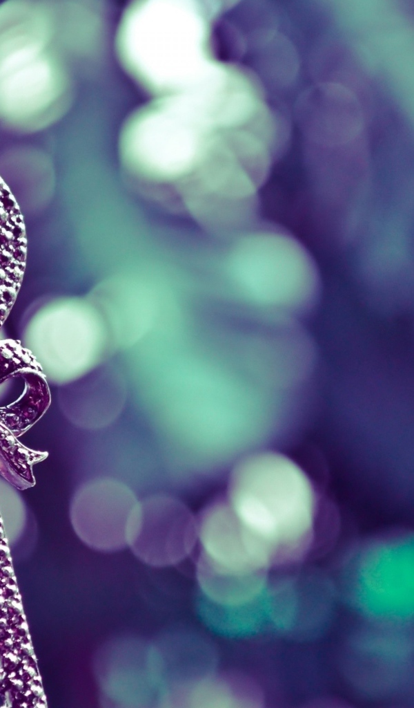 Подвеска в форме ключа с сердцем