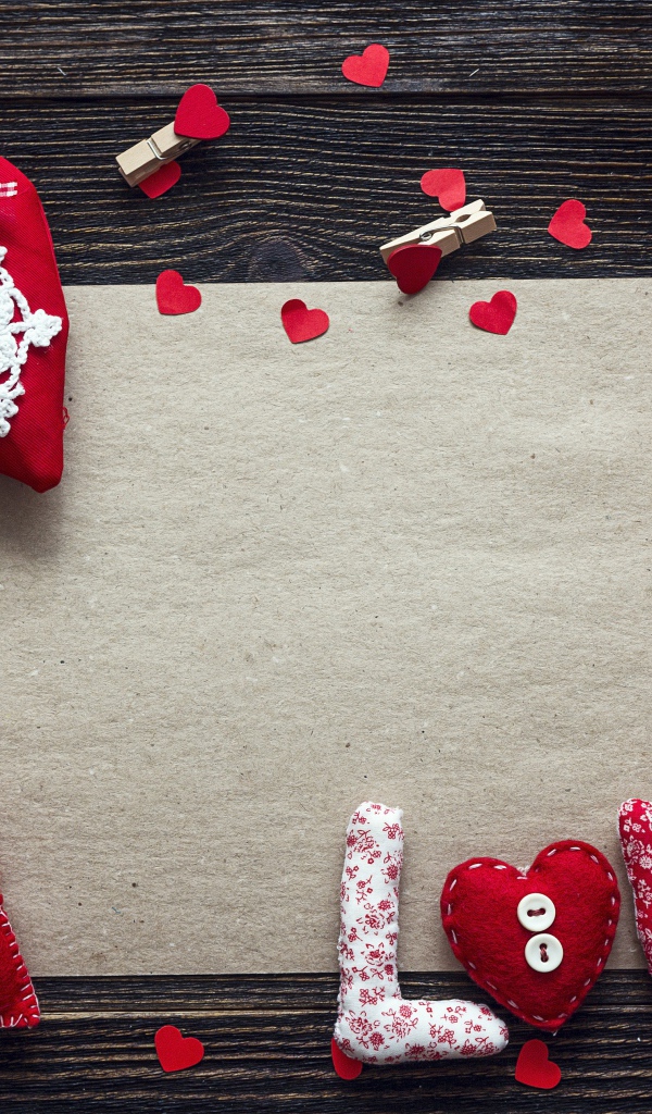 Шаблон для любовной открытки с сердечками на столе