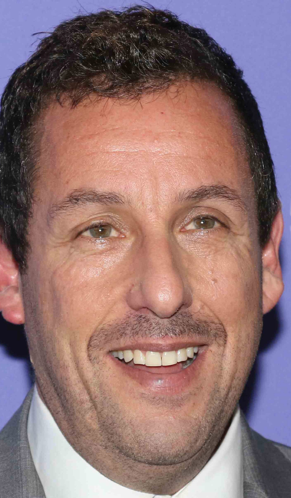 Актер Адам Сендлер крупным планом