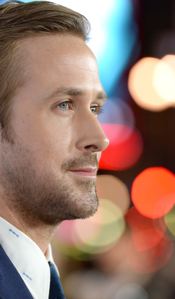 Актер Райан Гослинг вид сбоку