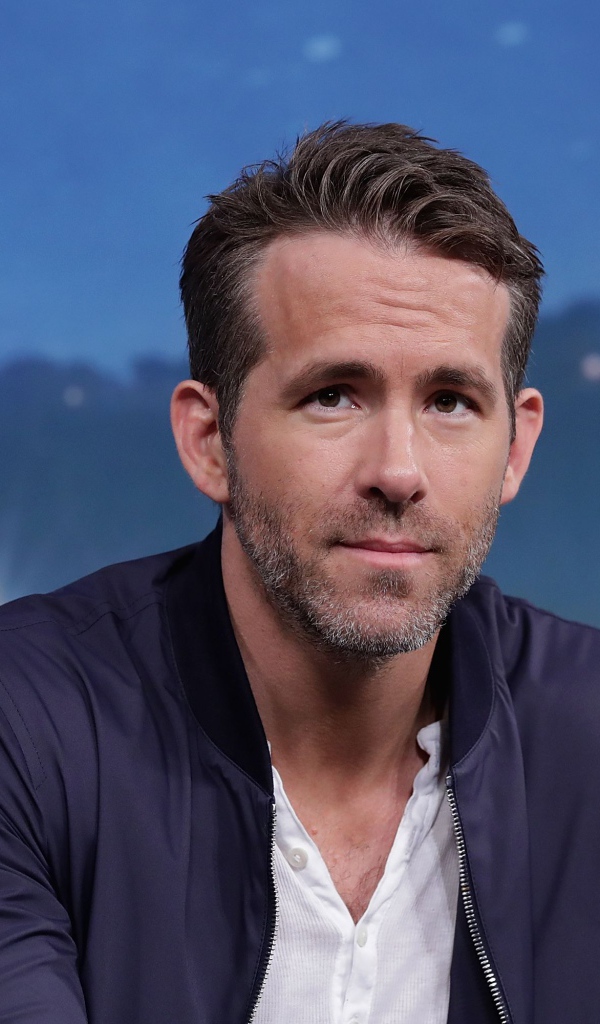 Актер Райан Рейнольдс с бородой