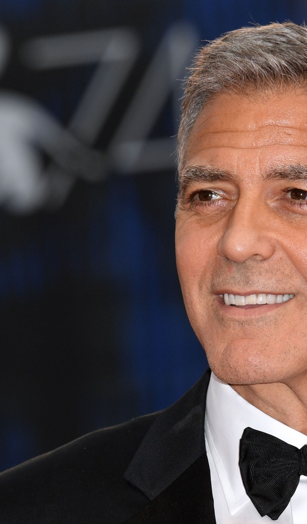 Улыбающийся мужчина, актер Джордж Клуни