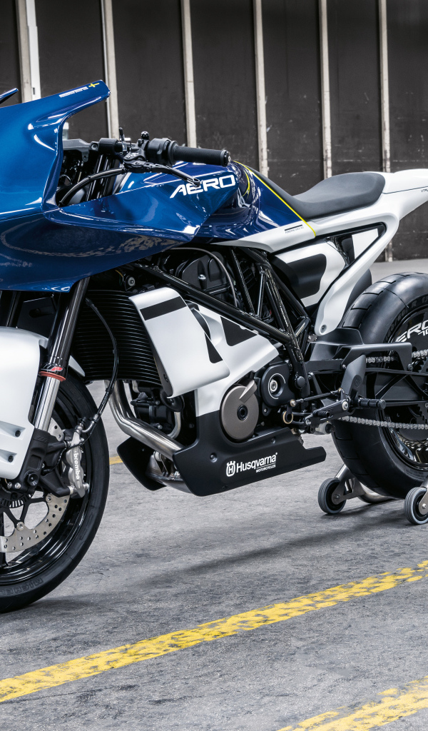 Мотоцикл Husqvarna Vitpilen 701 Aero Concept 2019 года на дороге