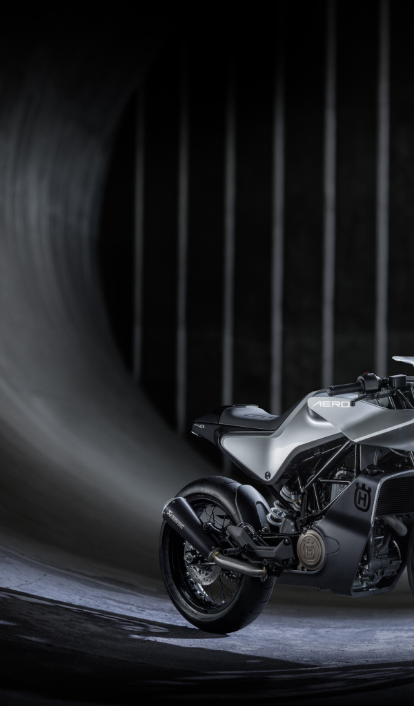 Серебристый мотоцикл Husqvarna Vitpilen 401 