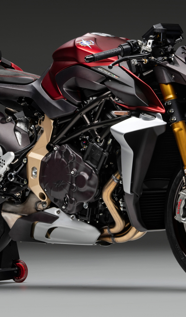 Мотоцикл Agusta Brutale 1000 Serie Oro 2019 года на сером фоне