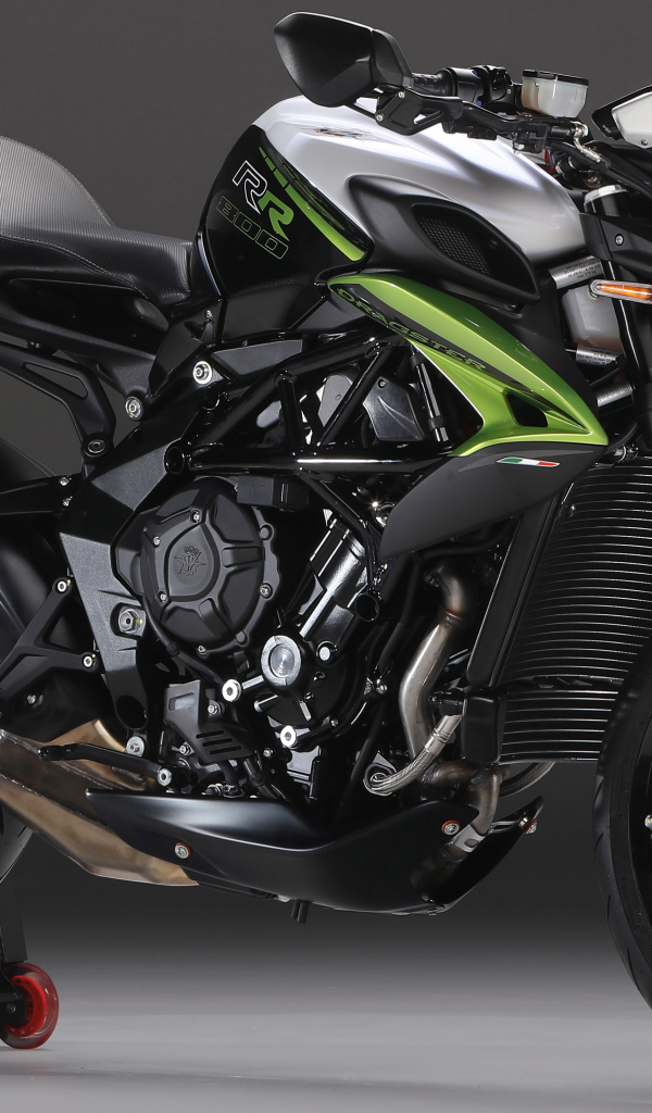 Мотоцикл Agusta Dragster 800 RR 2020 года на сером фоне