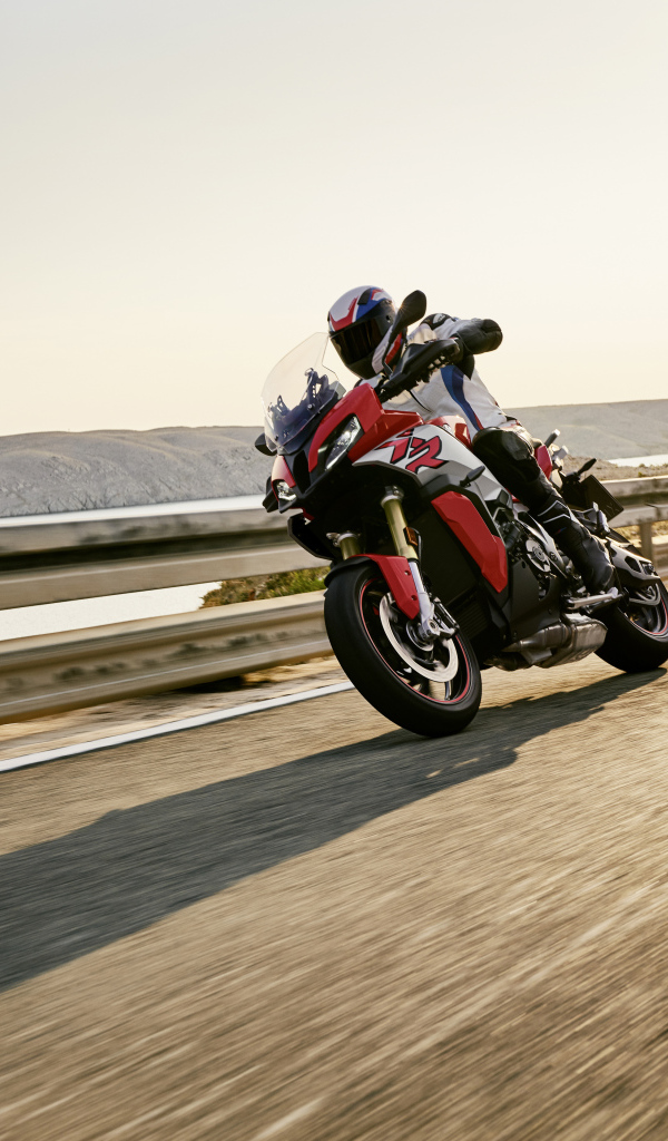 Мотоцикл BMW S1000 XR на гонках 