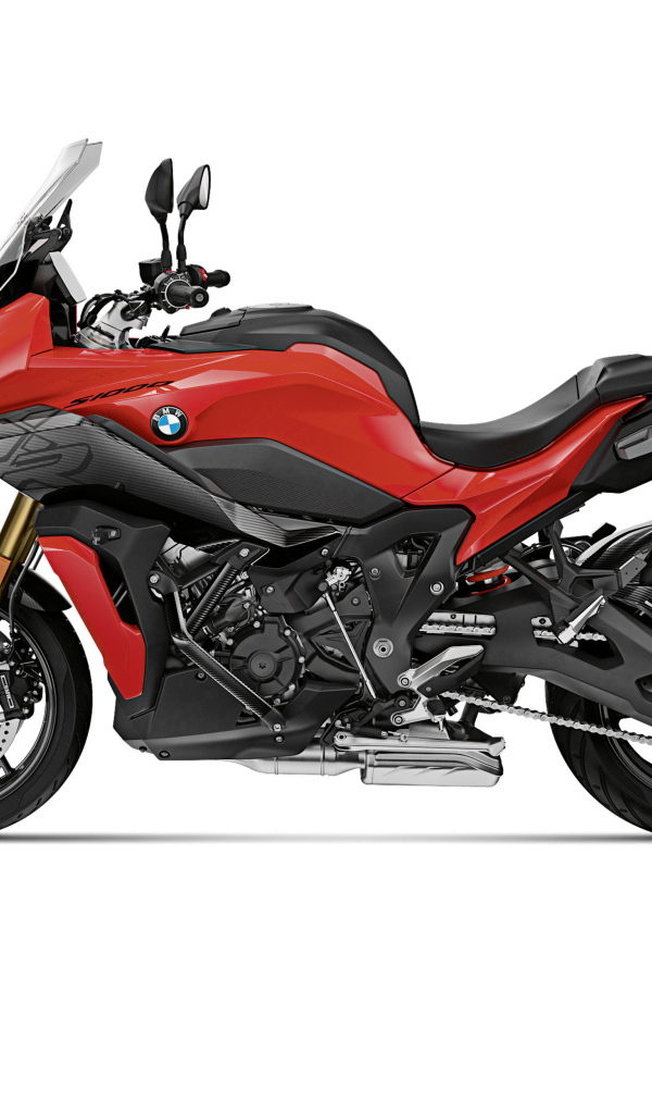 Большой мотоцикл BMW S1000 на белом фоне