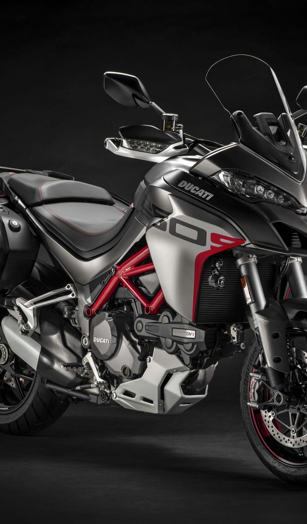 Мотоцикл Ducati Monster 1260 GT 2020 года на черном фоне