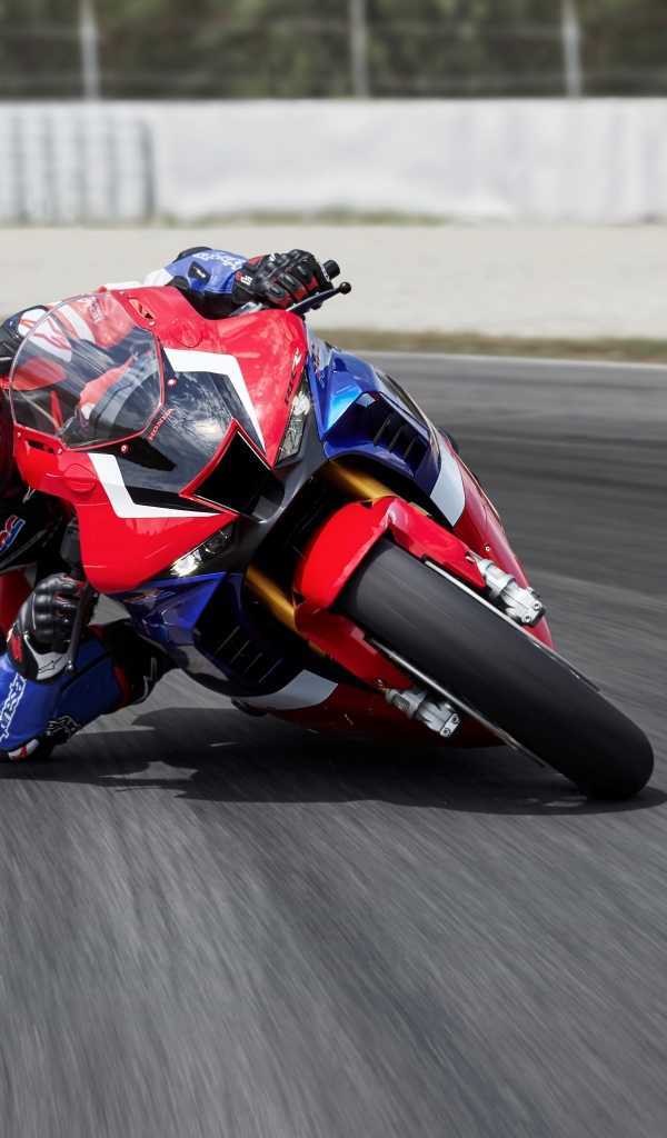 Мотоцикл Honda CBR1000RR-R Fireblade SP 2020 на кроссе
