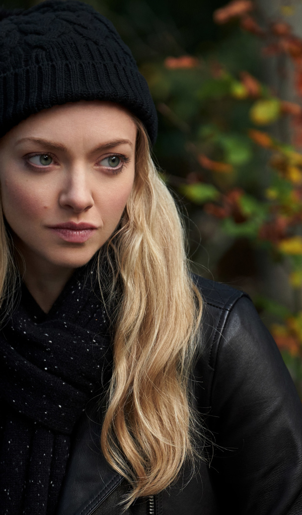 Актриса Аманда Сейфрид в фильме Тебе стоило уйти, 2020