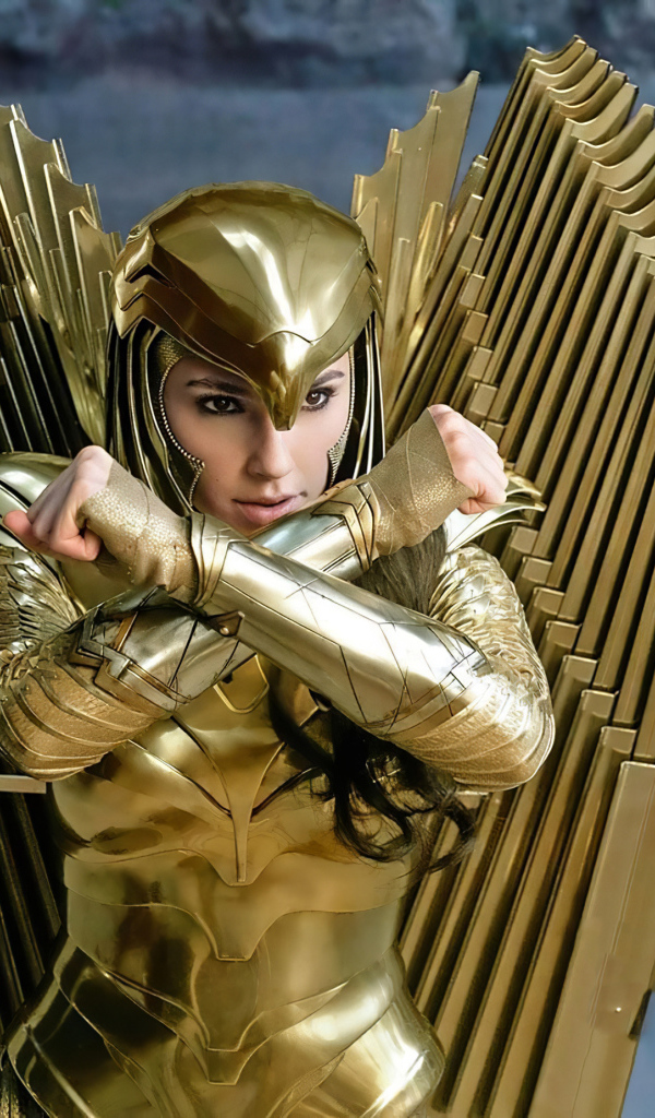 Актриса Галь Гадот в костюме в фильме Чудо-женщина. 1984