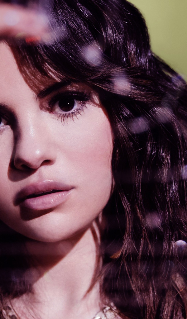 Актриса, певица Селена Гомес лицо крупным планом