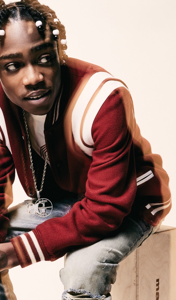 Американский рэпер  22Gz на белом фоне