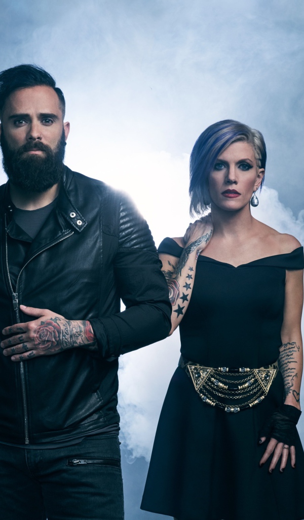 Американская рок группа Skillet в черных нарядах