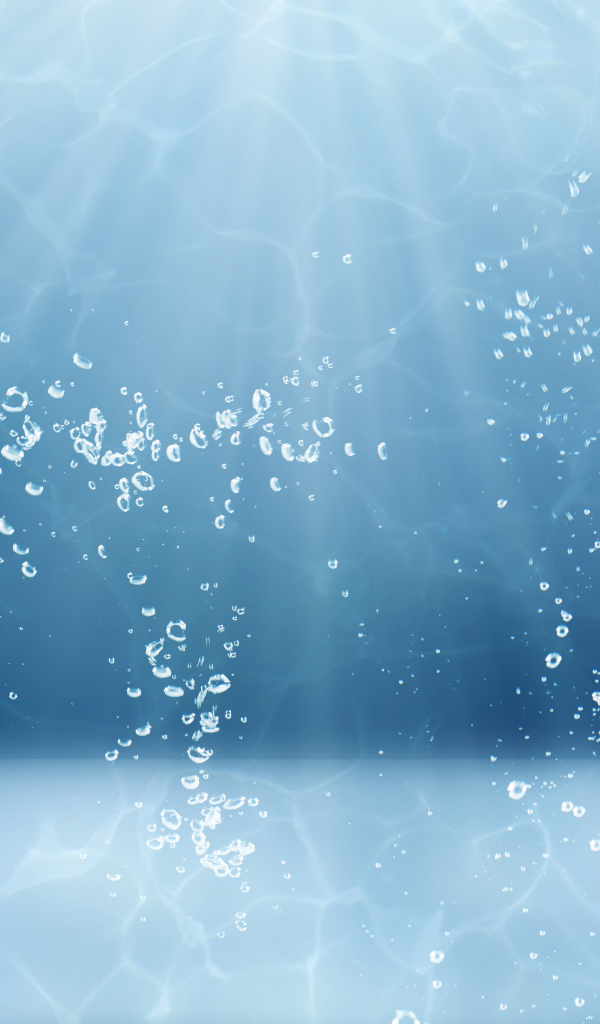 Большие красные наушники под водой на голубом фоне