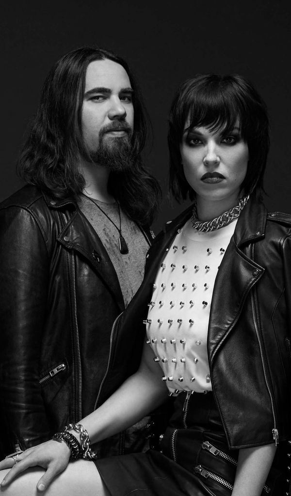 Рок группа Halestorm в кожаных куртках