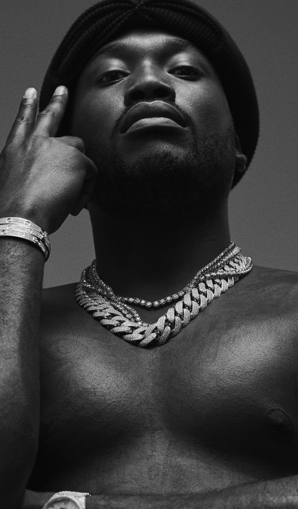 Хип- хоп исполнитель Meek Mill черно-белое фото
