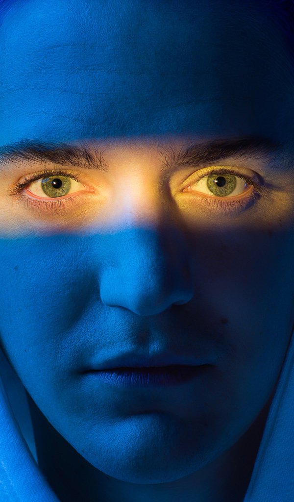 Интернет знаменитость Ninja Youtube на голубом фоне