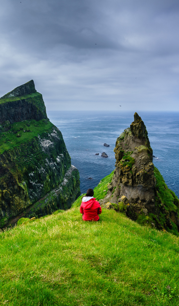 Вид на океан с высокой скалы 