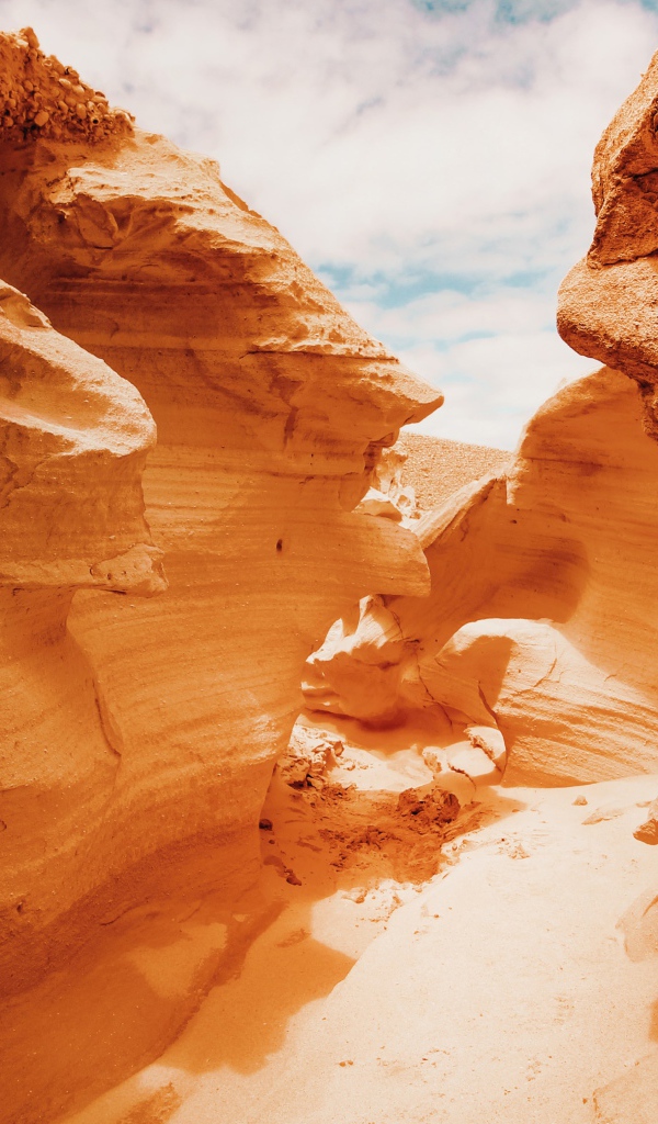 Каменный необычный каньон 