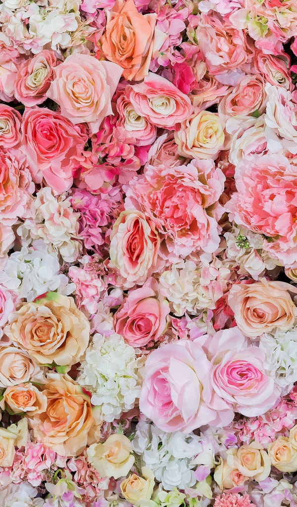 Искусственные цветы розы крупным планом