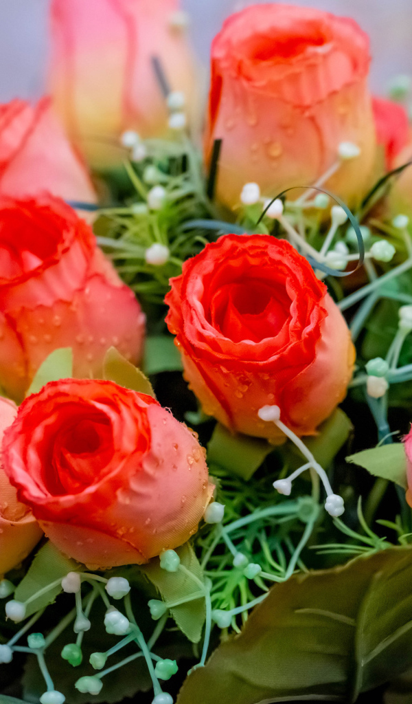 Букет искусственных роз крупным планом