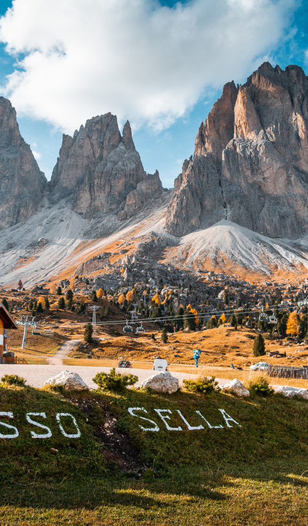 Высокие горы под голубым небом, Италия 