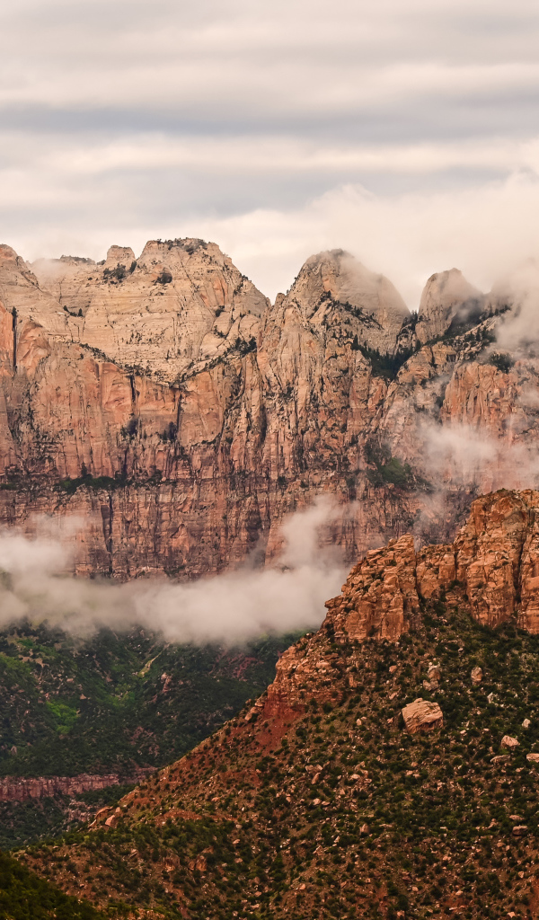 Горы в Национальном  парке Сион, США
