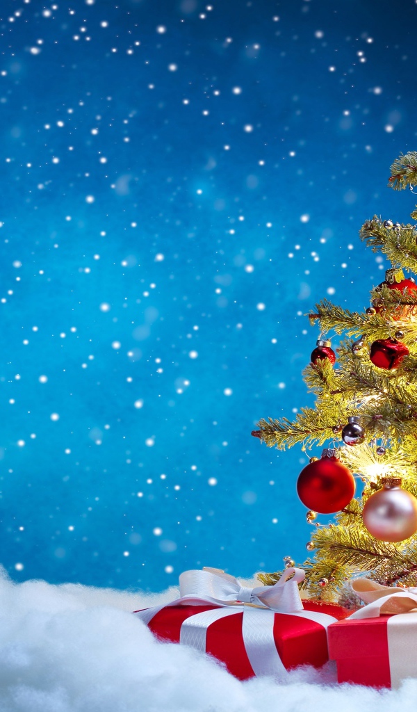 Красивая наряженная елка с подарками, фон для новогодней открытки