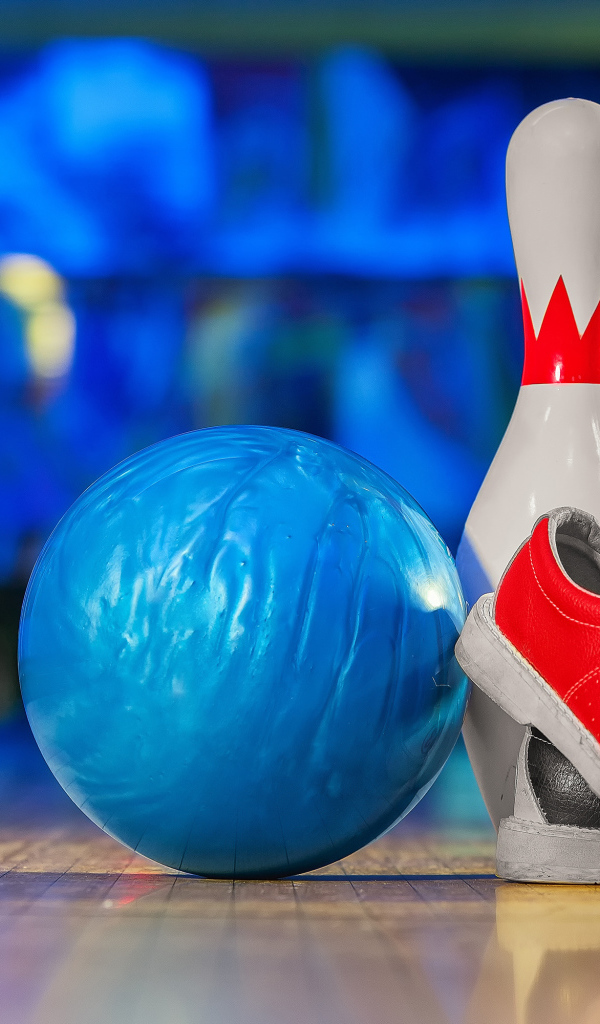 Шар, кегля и кеды для боулинга 
