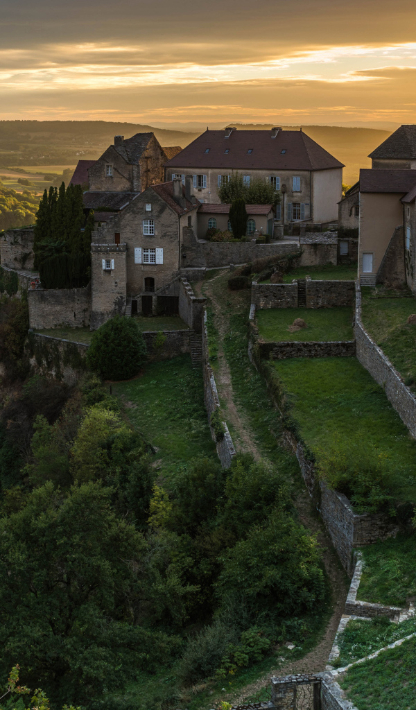 Большой дом на высокой скале, Франция 