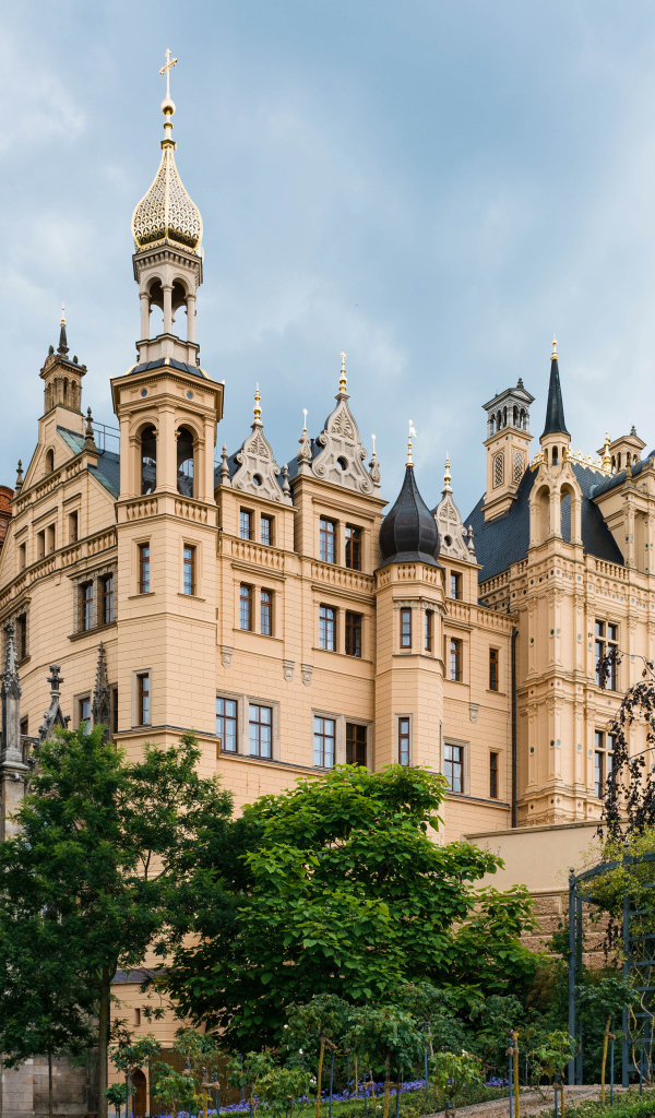 Красивый старинный Шверинский замок, Германия