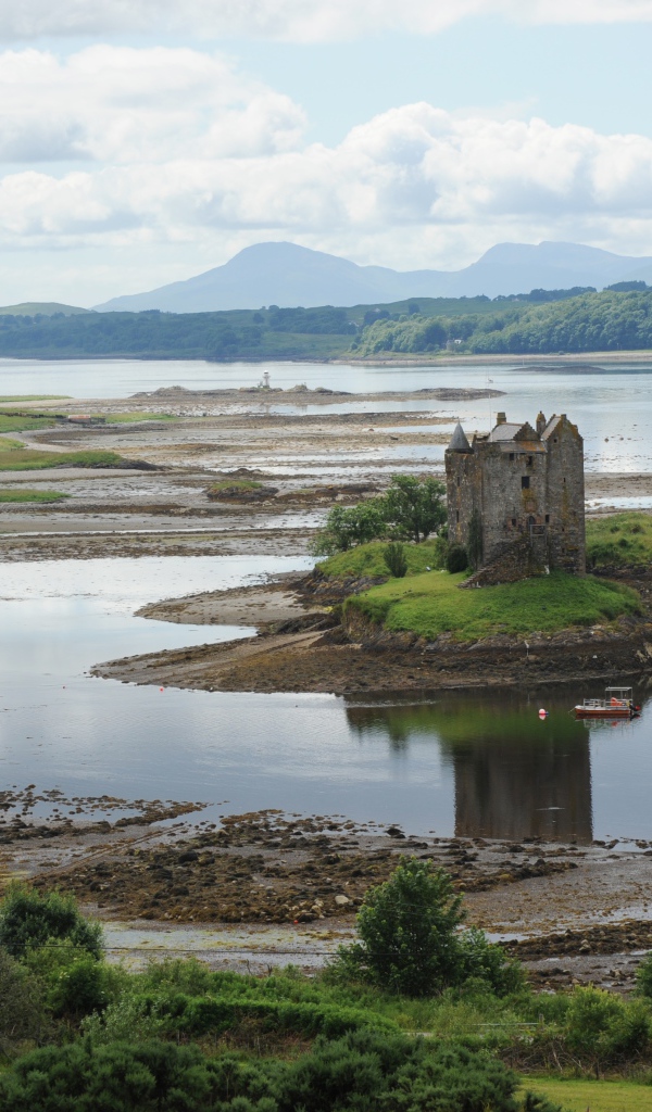 Заброшенная церковь на острове, Шотландия 