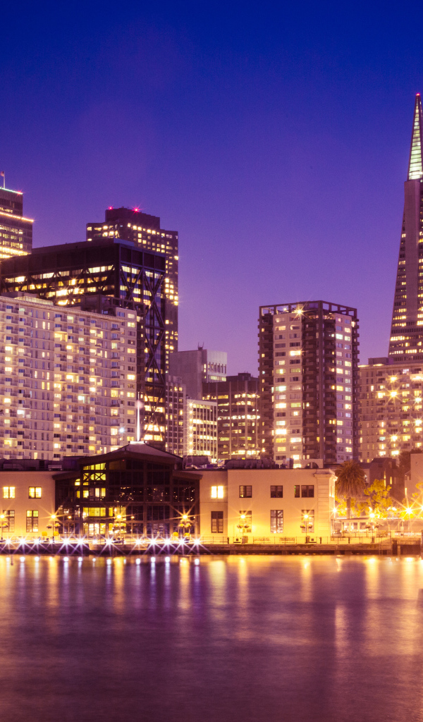 Вид на ночные небоскребы Сан Франциско, США