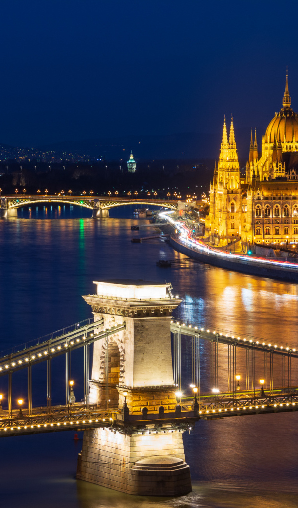 Красивый вид на реку и здание Венгерского парламента, Будапешт 