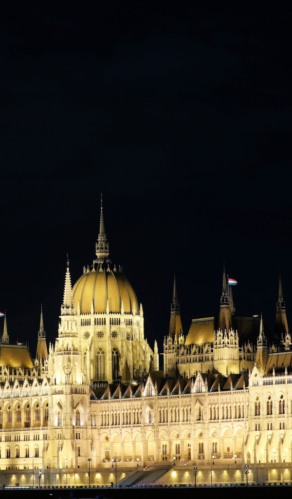 Здание венгерского парламента ночь на черном фоне