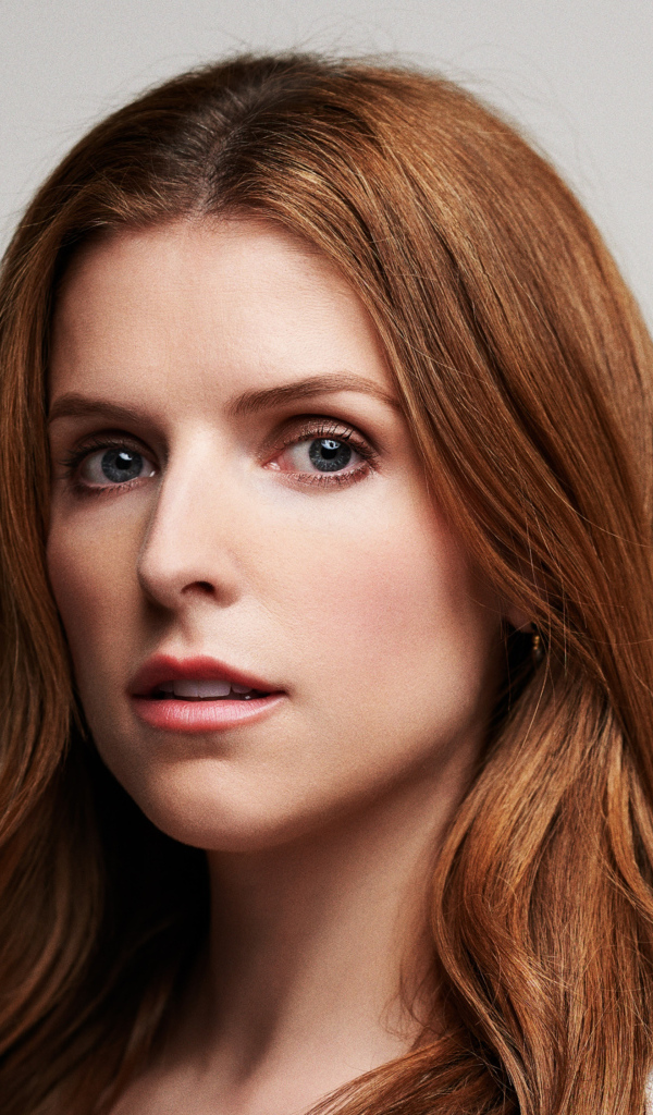 Актриса Анна Кендрик лицо крупным планом