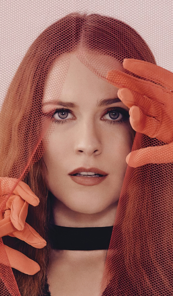 Американская актриса Рэйчел Броснахэн с рыжими волосами