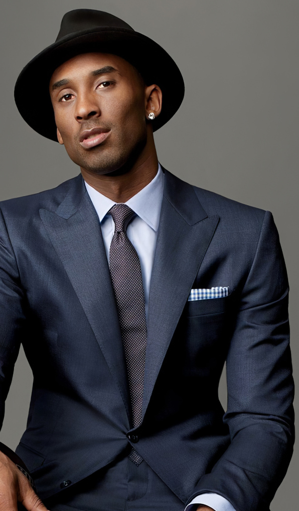 Американский баскетболист Коби Брайант в костюме