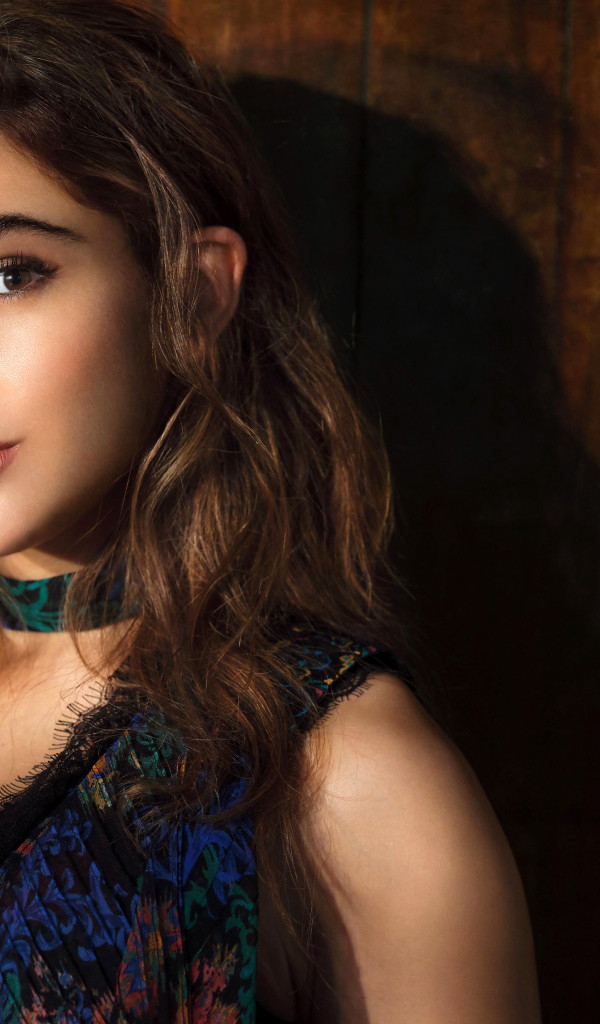 Красивая актриса болливуда Сара Али Хан  