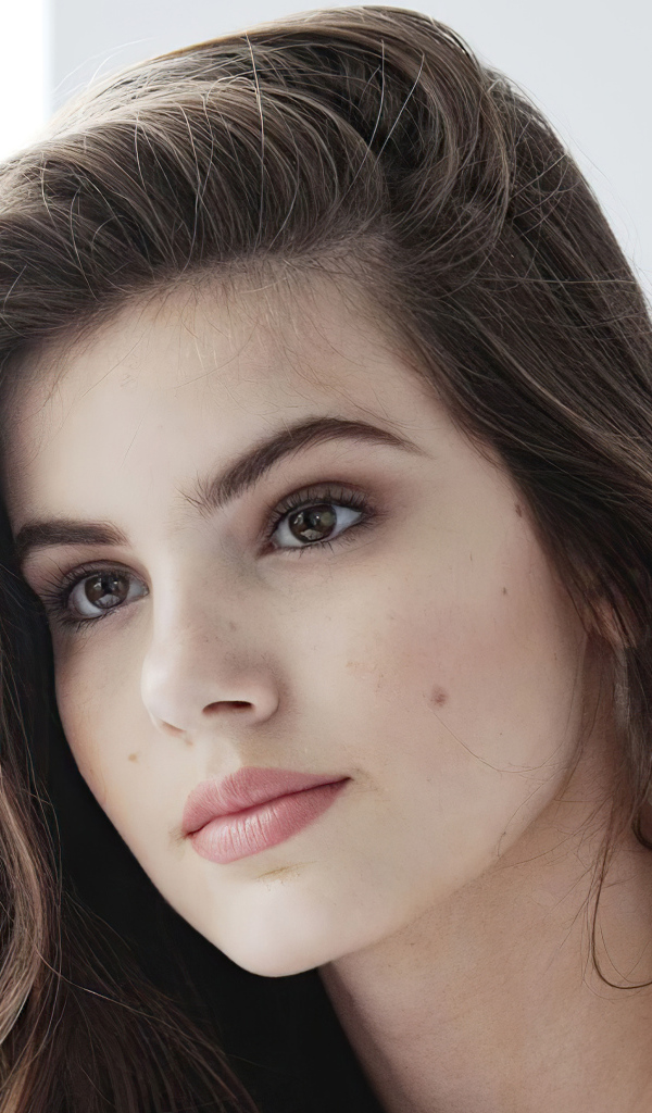 Красивая бразильская актриса Камила Кейроз лицо крупным планом