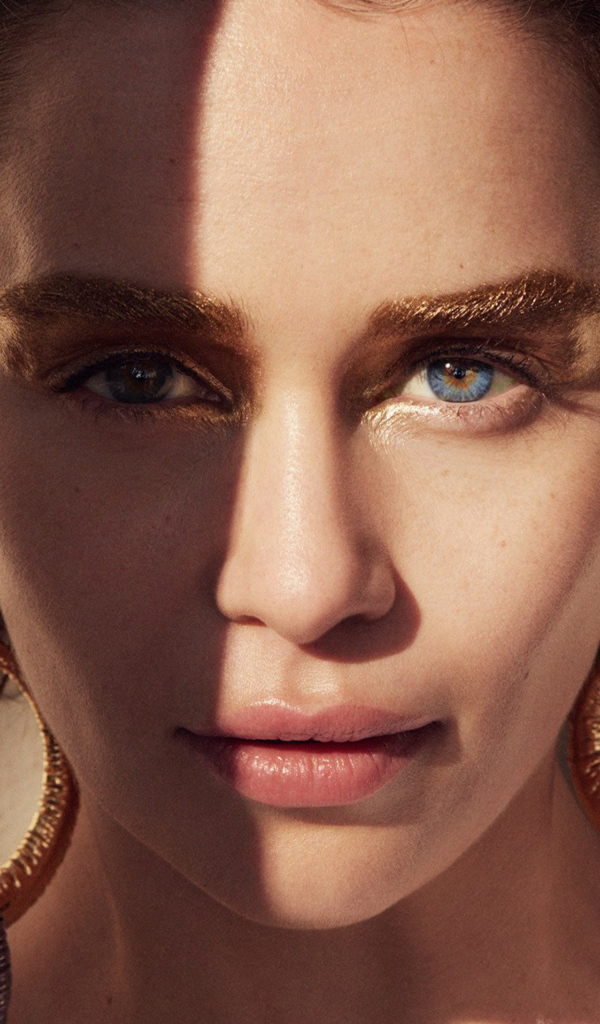 Красивая актриса Эмилия Кларк лицо крупным планом