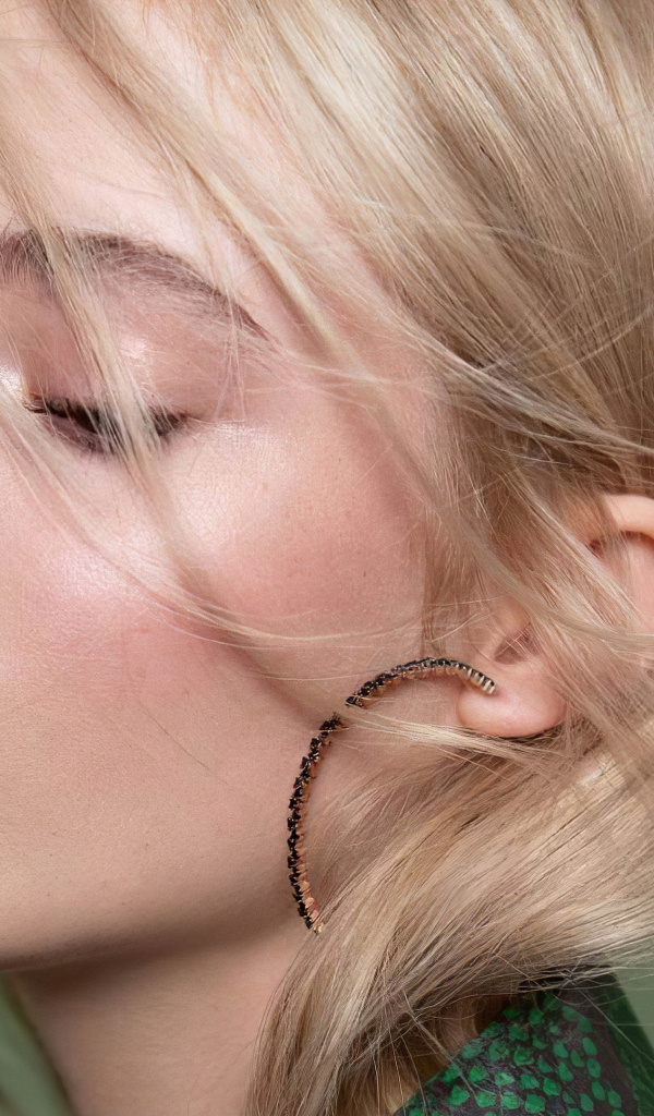 Красивая блондинка, актриса Фрейя Аллан лицо крупным планом