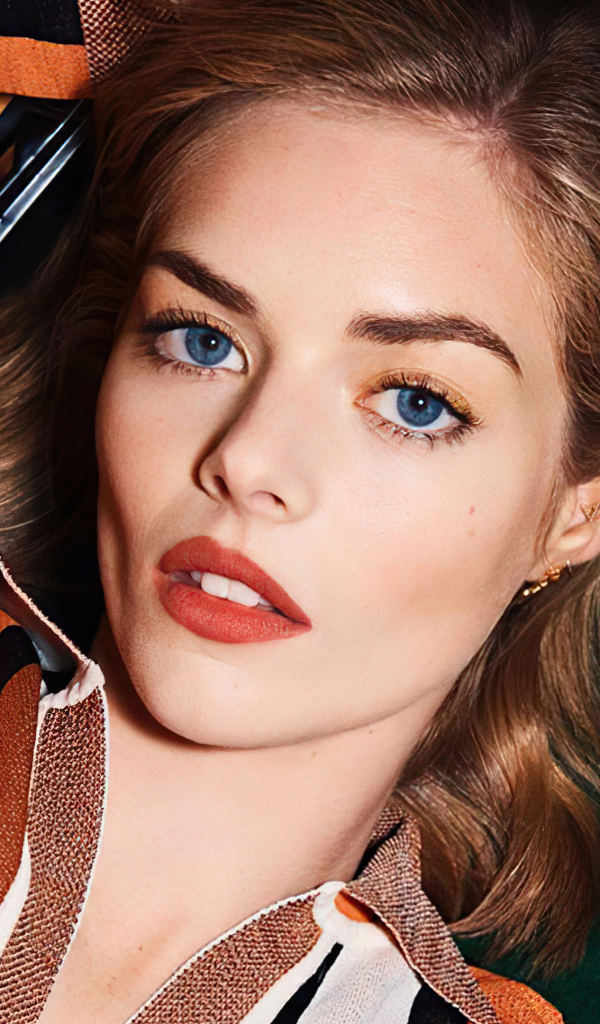 Красивые голубые глаза у актрисы Самары Уивинг