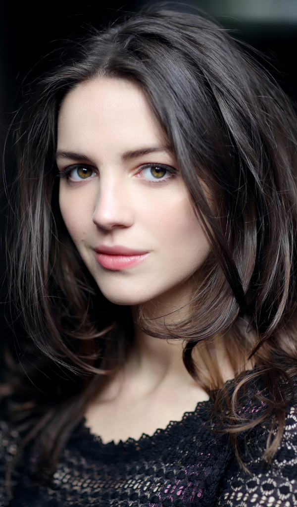 Красивая девушка актриса Элла Хант