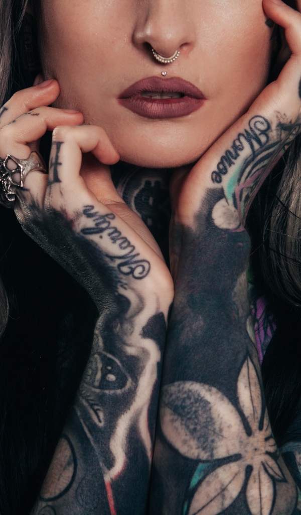 Красивые татуировки на теле у девушки 
