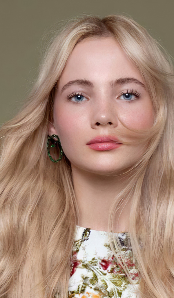 Голубоглазая девушка, актриса Фрейя Аллан